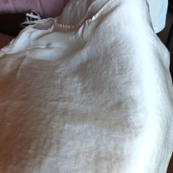 ❤UrbanOutfitters Satin flow tank - Picture 8 of 8